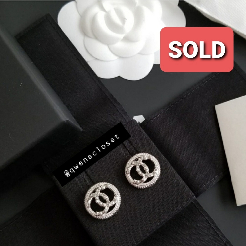 ❌SOLD❌ Chanel 18A Crystal Silver Classic Earrings